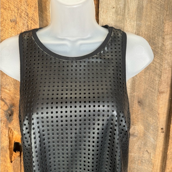 Sachin + Babi Black Faux Perferated faux Leather Sleeveless Top - Size XSmall - Picture 2 of 9